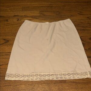 Wilfred Cream Lace Hem Slip Skirt Aritzia Size Medium